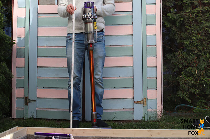 Height of the Dyson V10 compared to a person